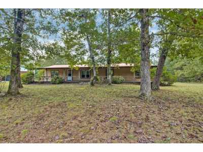 Home For Sale in Deer Lodge, Tennessee