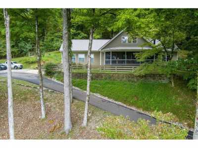 Home For Sale in Byrdstown, Tennessee