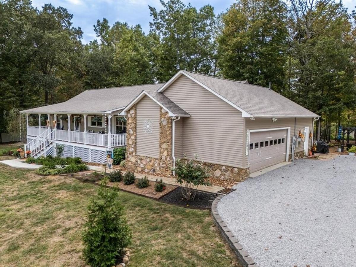 Picture of Home For Sale in Monterey, Tennessee, United States