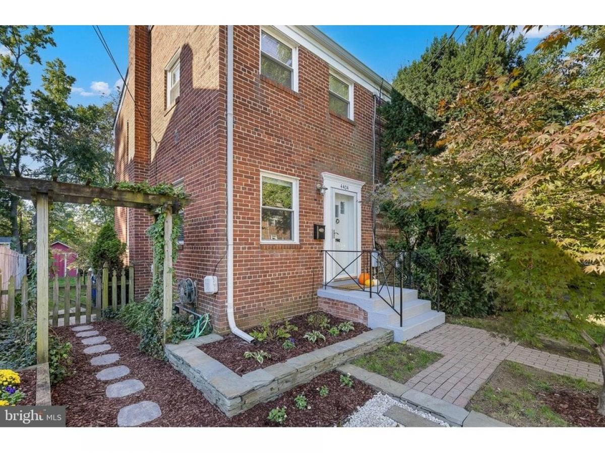 Picture of Home For Sale in Alexandria, Virginia, United States