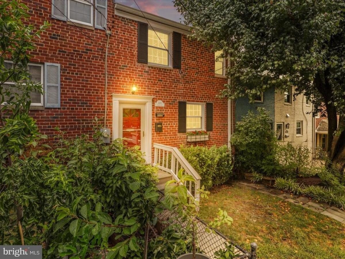 Picture of Home For Sale in Alexandria, Virginia, United States