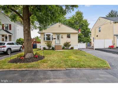 Home For Sale in Wallingford, Pennsylvania