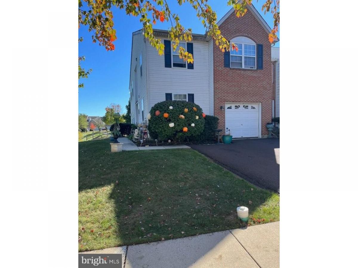 Picture of Home For Sale in Sellersville, Pennsylvania, United States