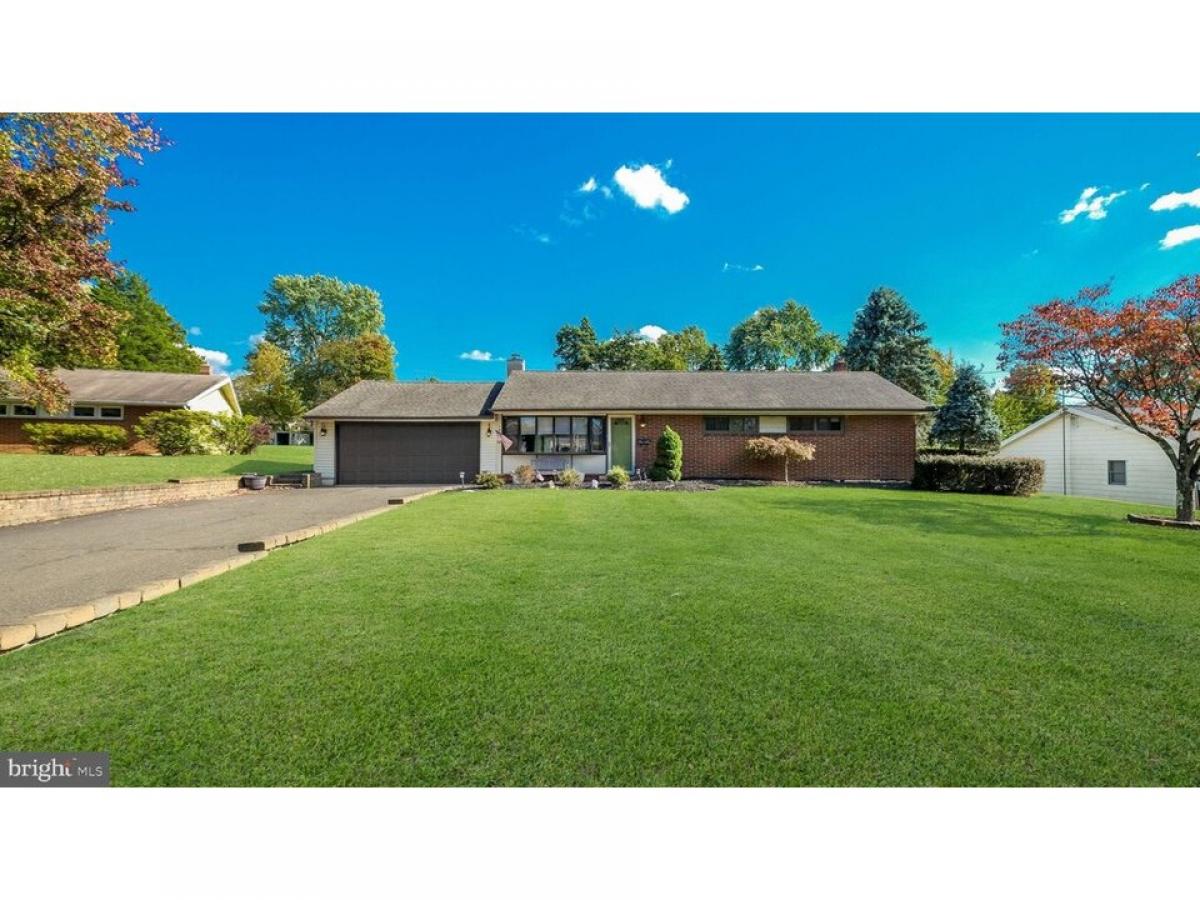 Picture of Home For Sale in Warminster, Pennsylvania, United States