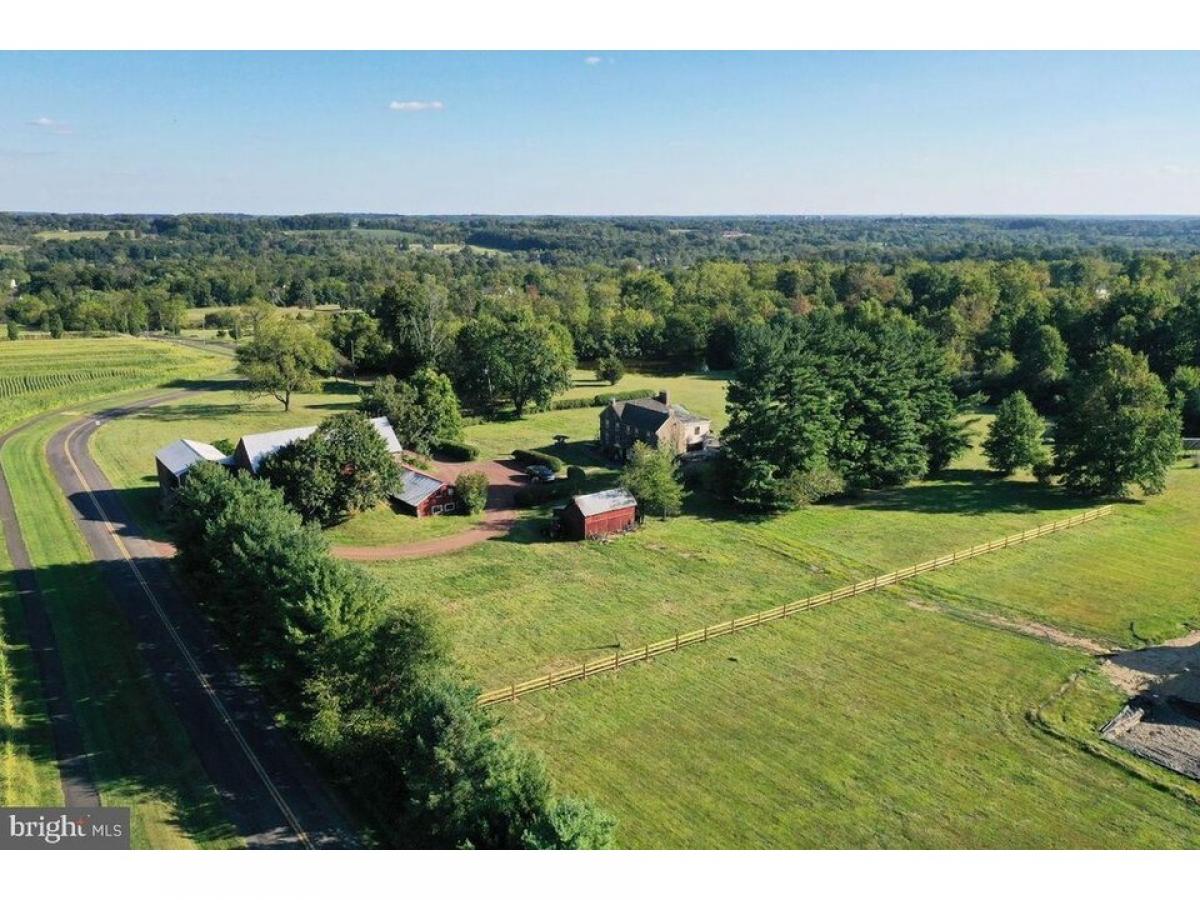 Picture of Home For Sale in Pipersville, Pennsylvania, United States