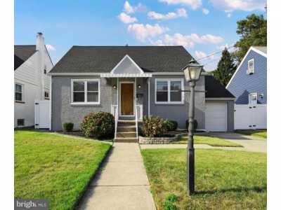 Home For Sale in Haddon Heights, New Jersey