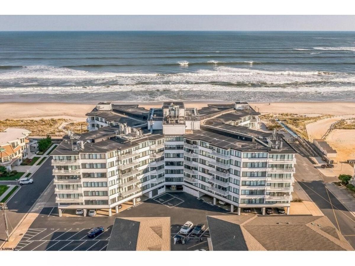 Picture of Home For Sale in Longport, New Jersey, United States