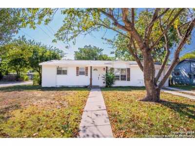 Home For Sale in Universal City, Texas