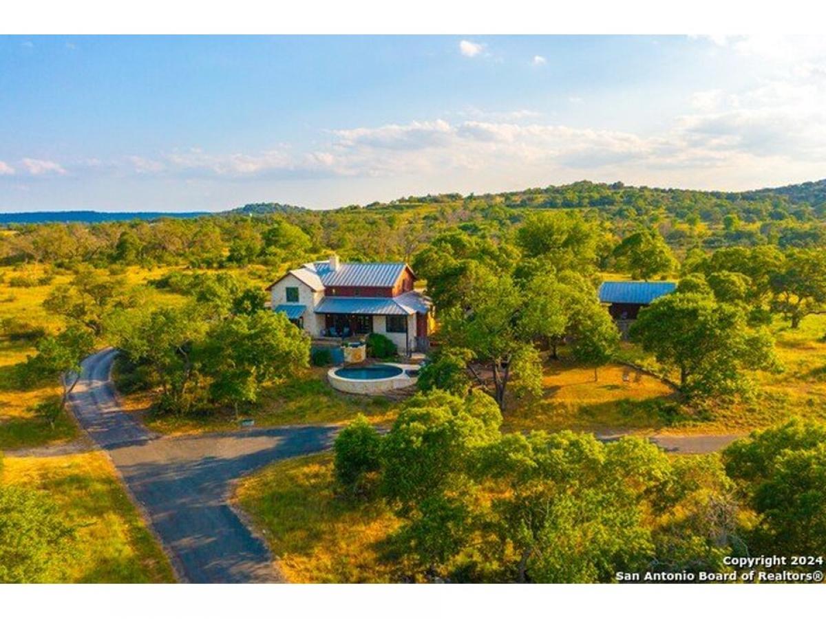 Picture of Home For Sale in Comfort, Texas, United States