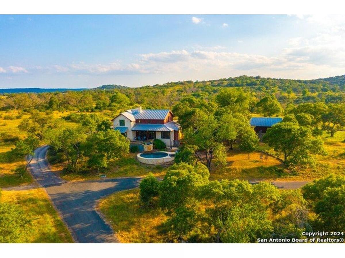 Picture of Home For Sale in Comfort, Texas, United States