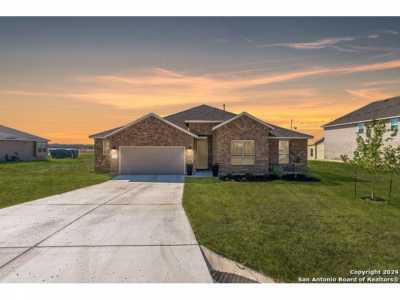 Home For Sale in Floresville, Texas