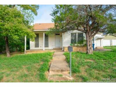 Home For Sale in Floresville, Texas