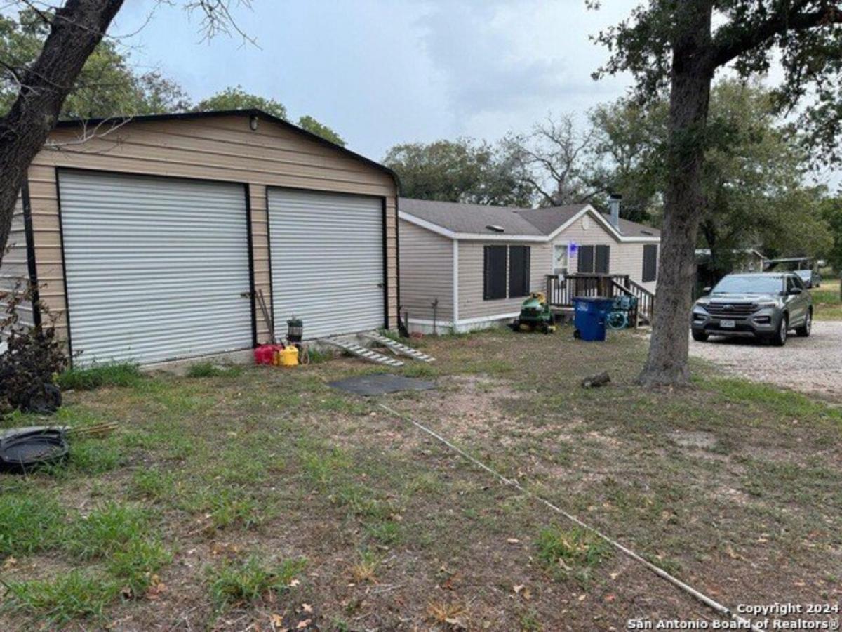 Picture of Home For Sale in La Vernia, Texas, United States