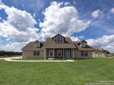 Home For Sale in Floresville, Texas