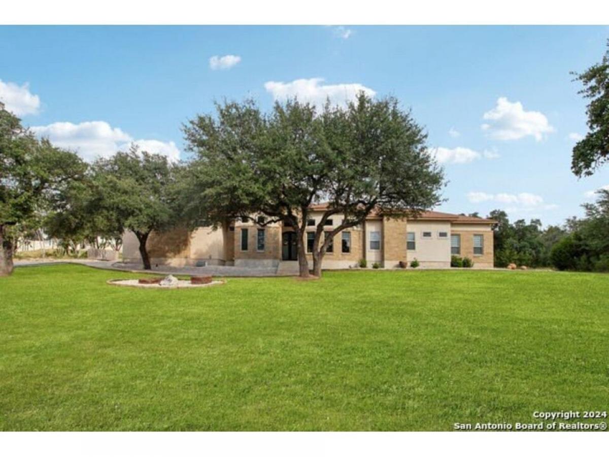 Picture of Home For Sale in Mico, Texas, United States