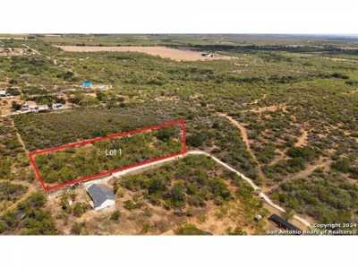 Residential Land For Sale in Devine, Texas