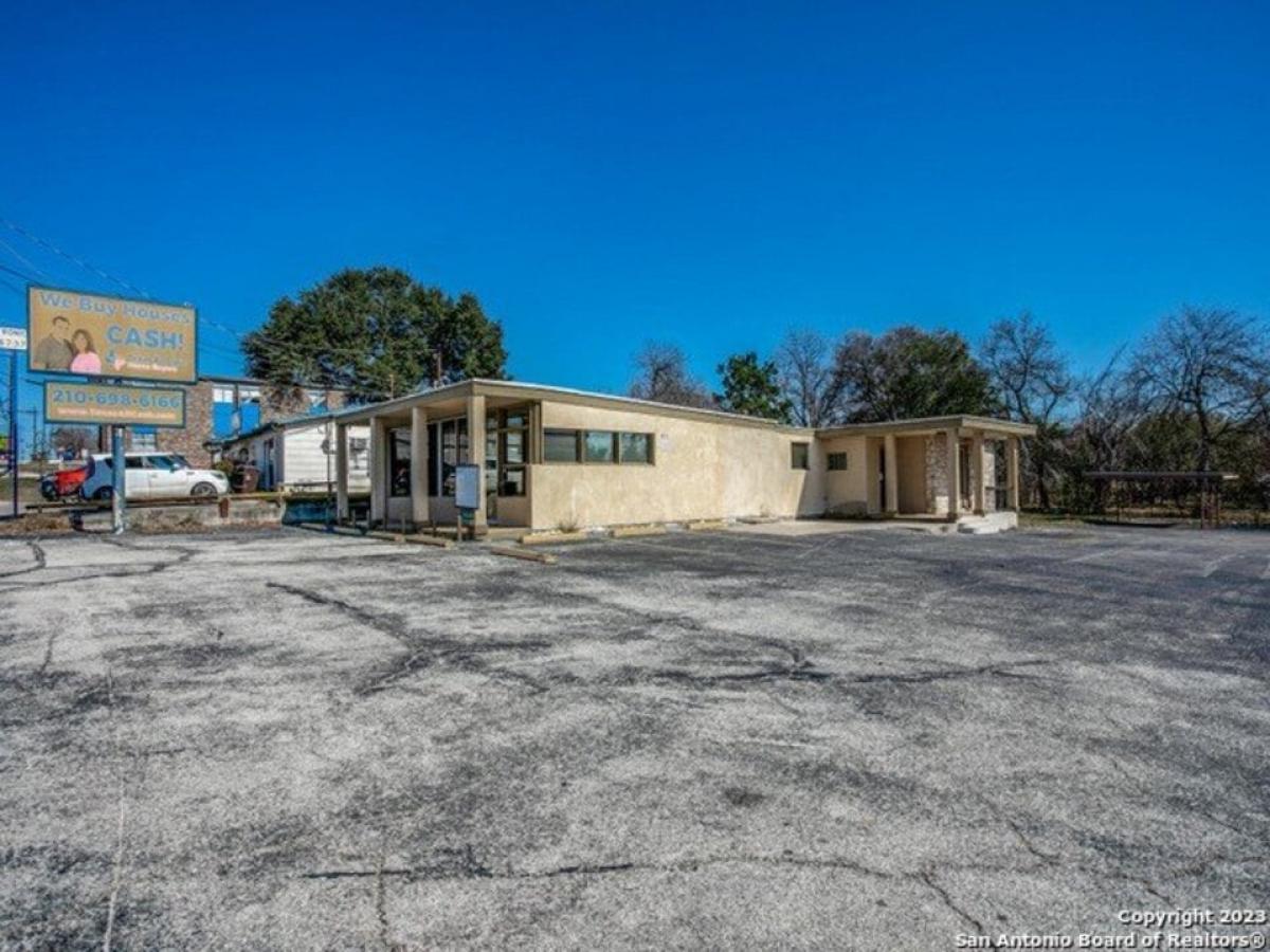 Picture of Home For Sale in Balcones Heights, Texas, United States