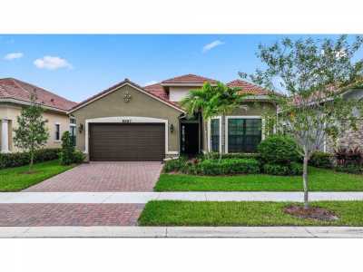 Home For Sale in Parkland, Florida