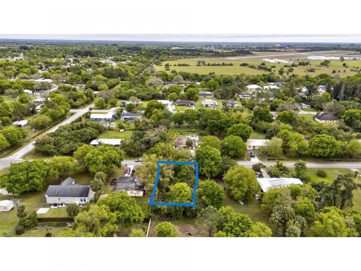 Picture of Residential Land For Sale in Okeechobee, Florida, United States