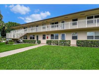 Home For Sale in West Palm Beach, Florida