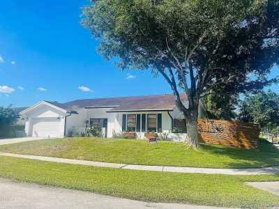 Home For Rent in Boca Raton, Florida