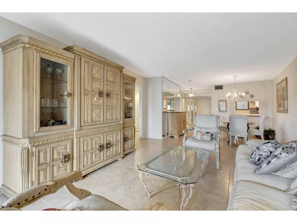 Picture of Home For Sale in South Palm Beach, Florida, United States