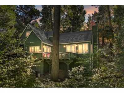 Home For Sale in Cedar Glen, California