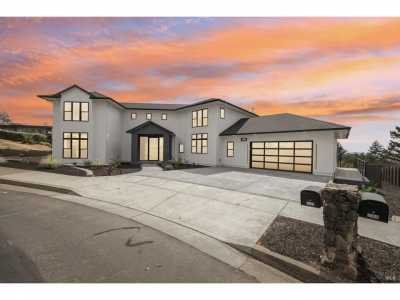 Home For Sale in Santa Rosa, California