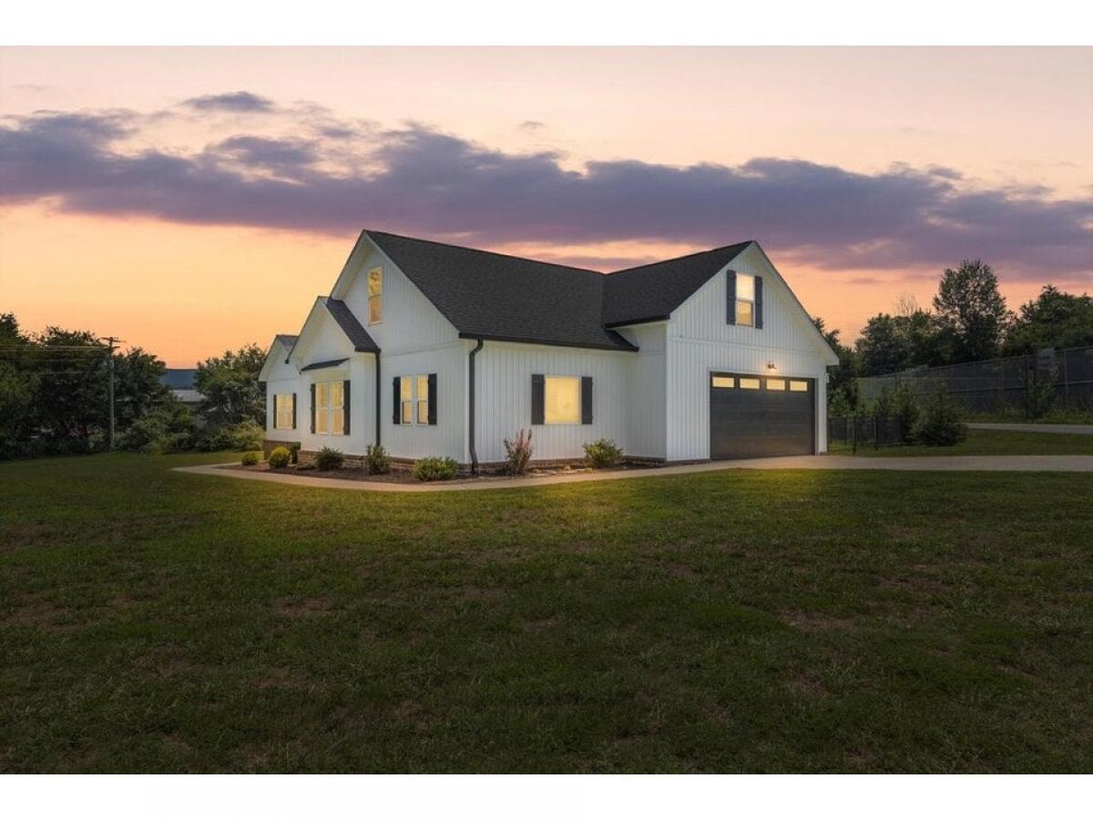 Picture of Home For Sale in Dunlap, Tennessee, United States