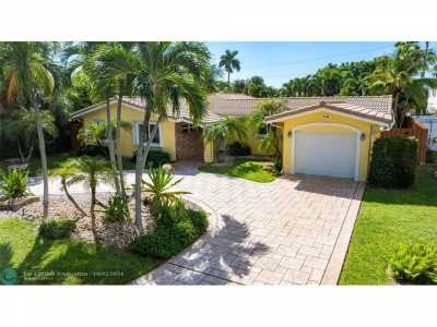 Home For Sale in Lighthouse Point, Florida