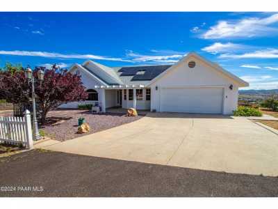 Home For Sale in Dewey-Humboldt, Arizona