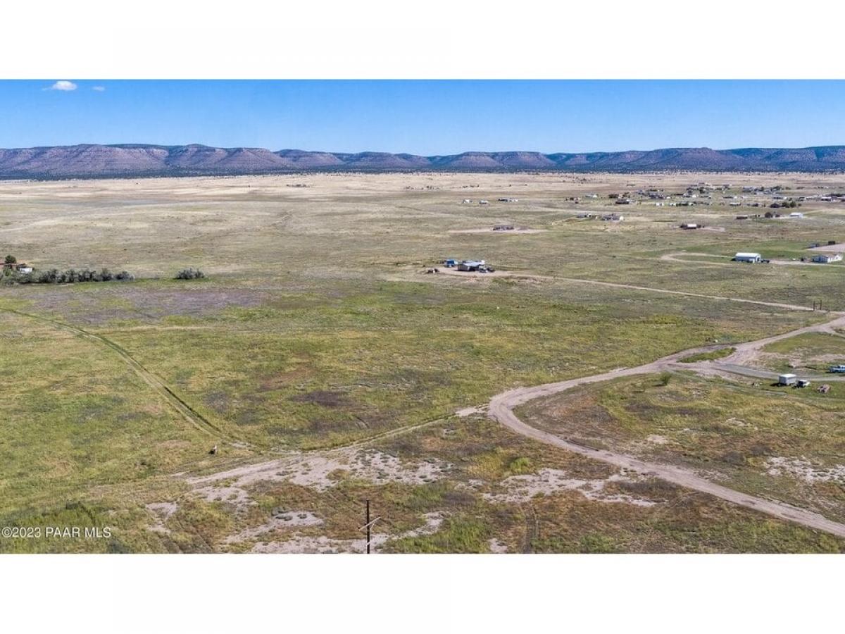 Picture of Residential Land For Sale in Paulden, Arizona, United States