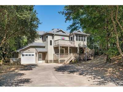 Home For Sale in Southern Shores, North Carolina