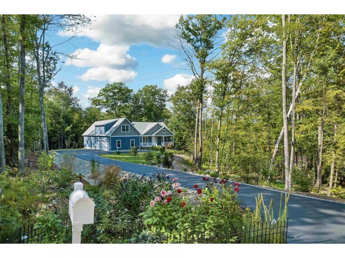 Picture of Home For Sale in Wolfeboro, New Hampshire, United States