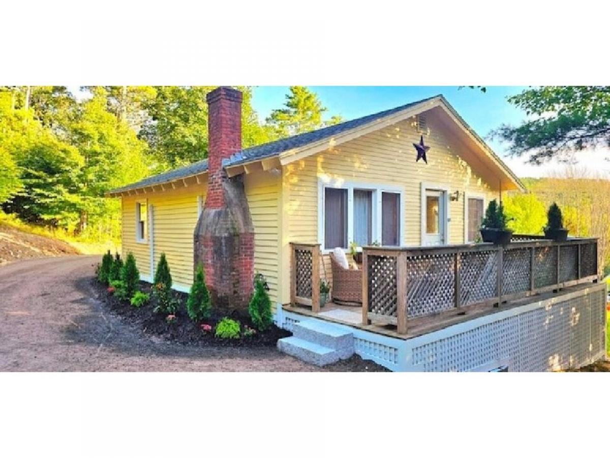 Picture of Home For Sale in Wolfeboro, New Hampshire, United States