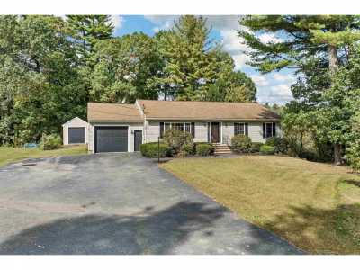 Home For Sale in Hudson, New Hampshire