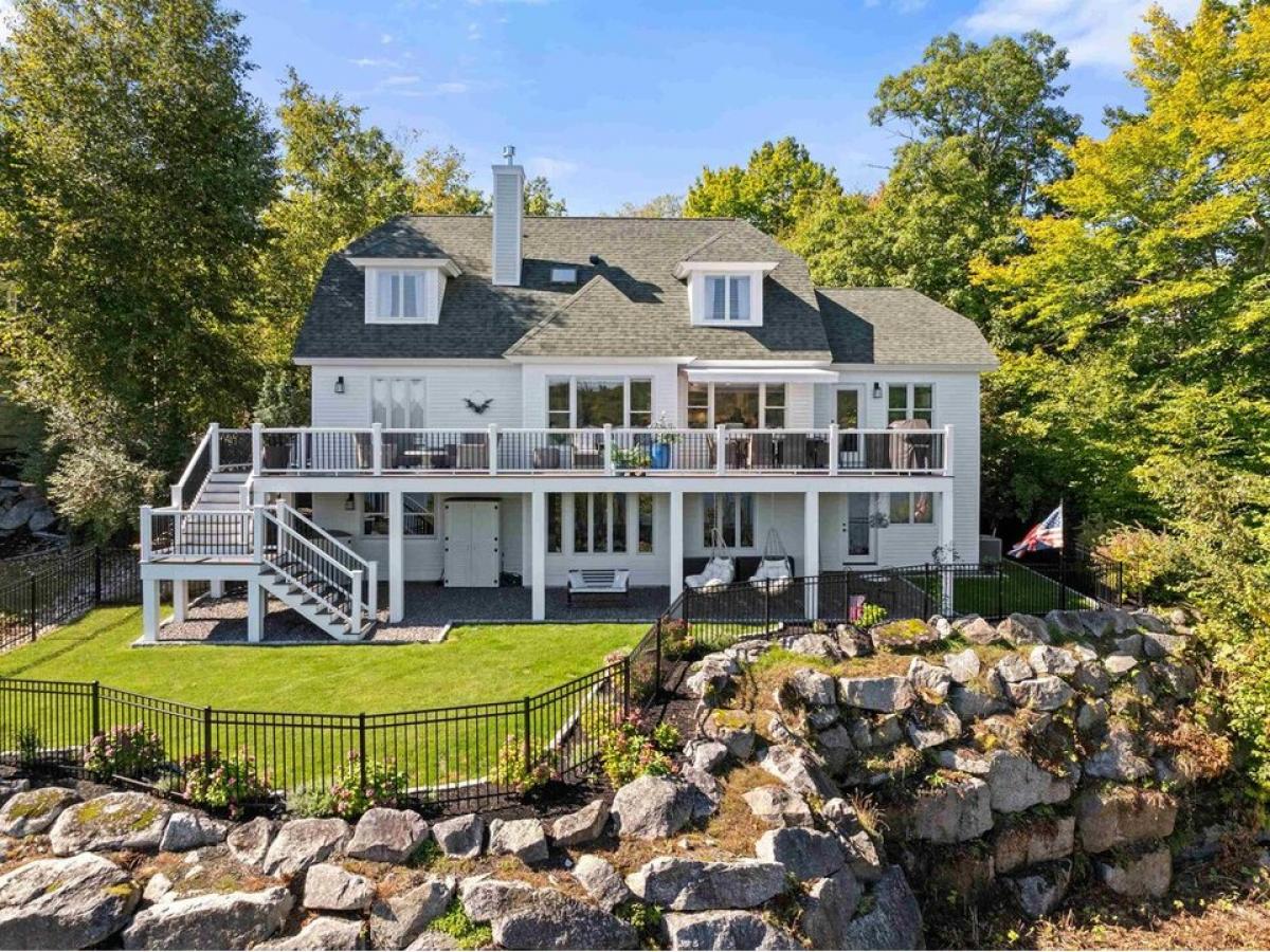 Picture of Home For Sale in Meredith, New Hampshire, United States