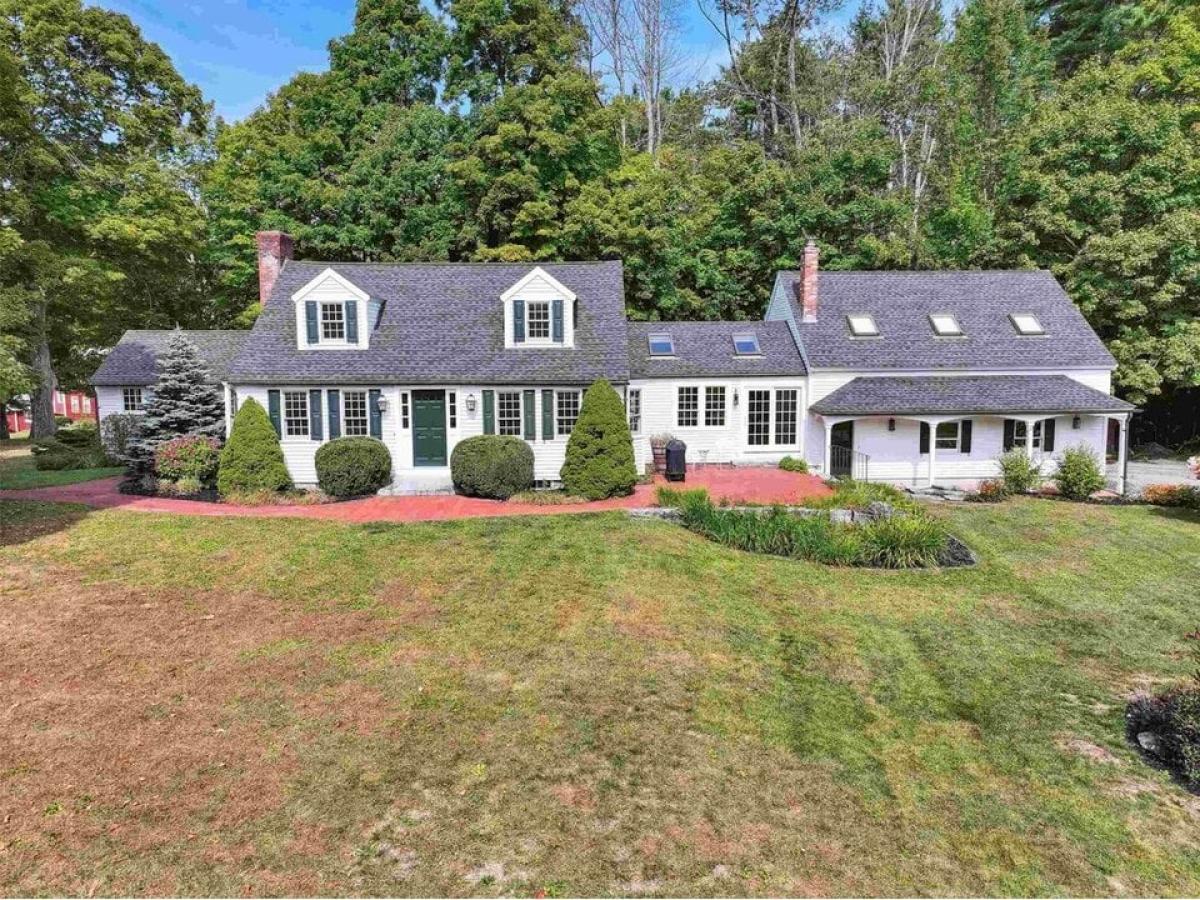 Picture of Home For Sale in Wolfeboro, New Hampshire, United States