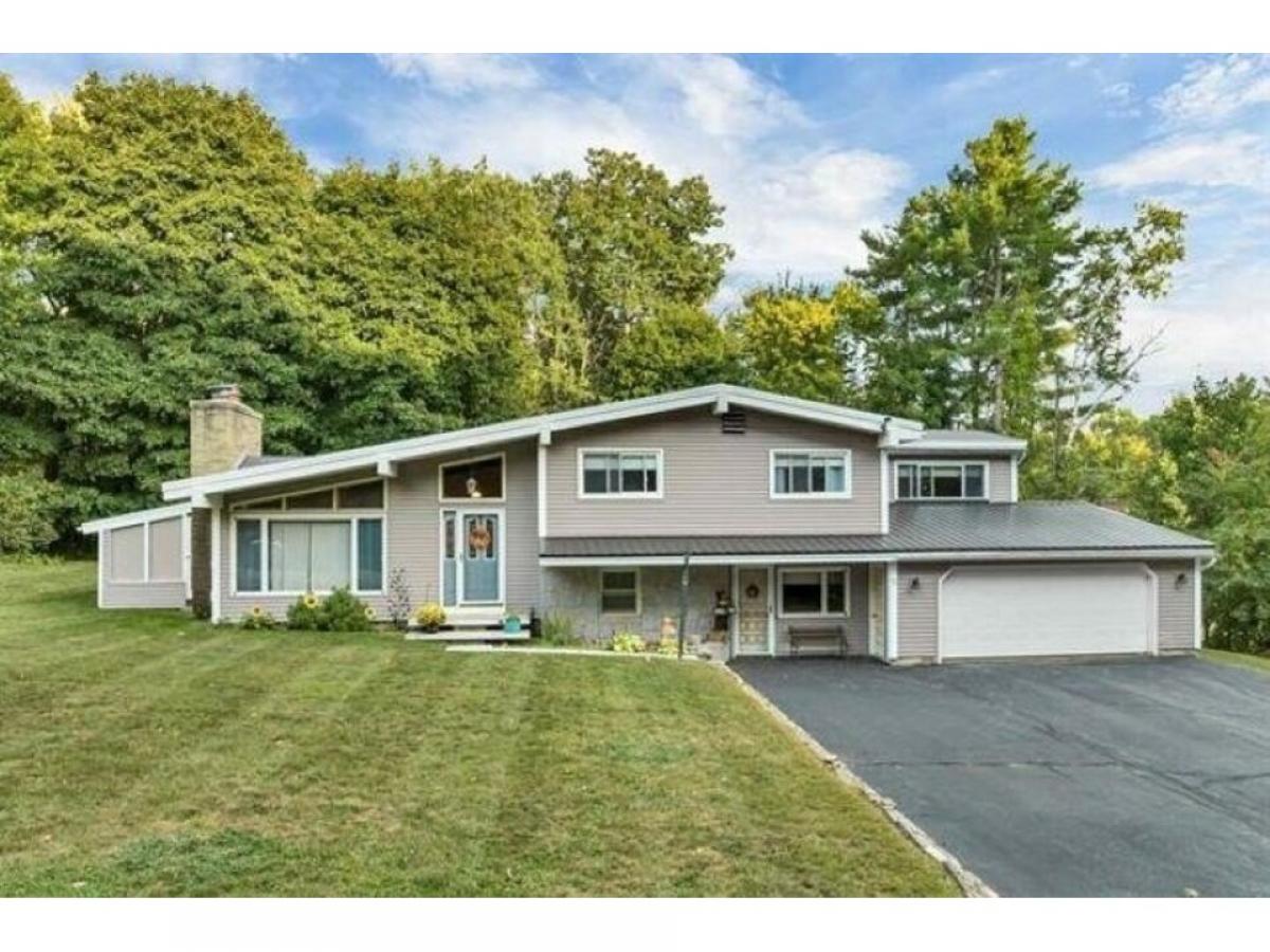 Picture of Home For Sale in Gilford, New Hampshire, United States