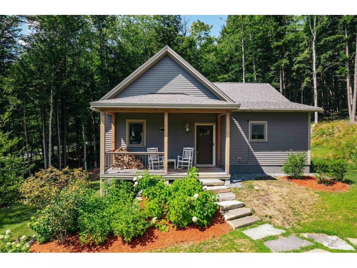 Picture of Home For Sale in Hartford, Vermont, United States