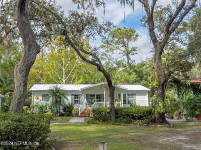 Home For Sale in Satsuma, Florida