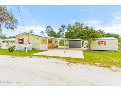 Home For Sale in Satsuma, Florida