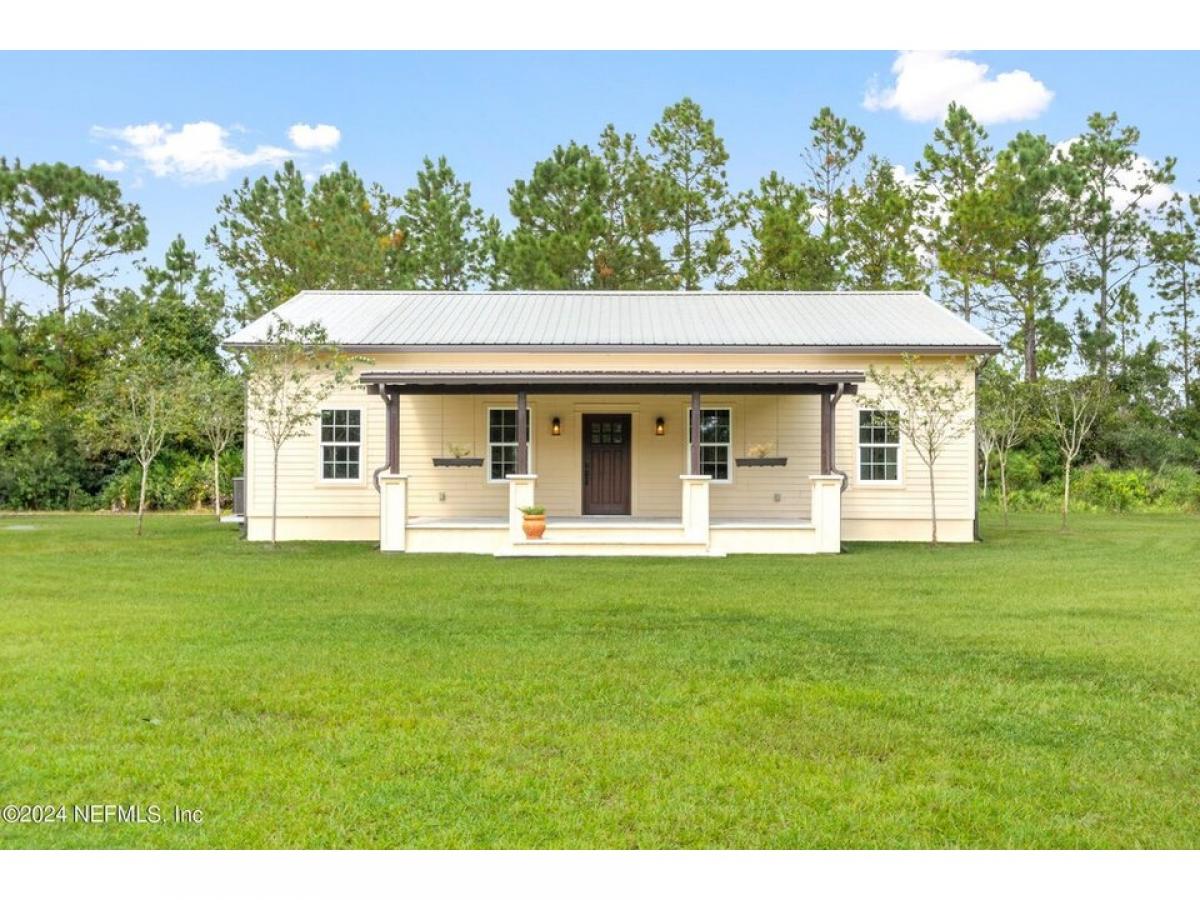 Picture of Home For Sale in San Mateo, Florida, United States