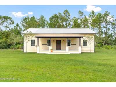 Home For Sale in San Mateo, Florida