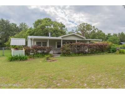 Home For Sale in Satsuma, Florida