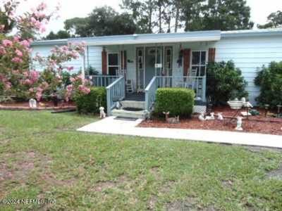 Home For Sale in Satsuma, Florida