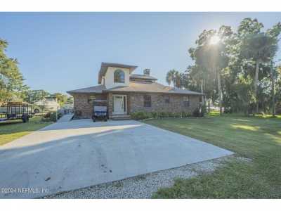 Home For Sale in Crescent City, Florida