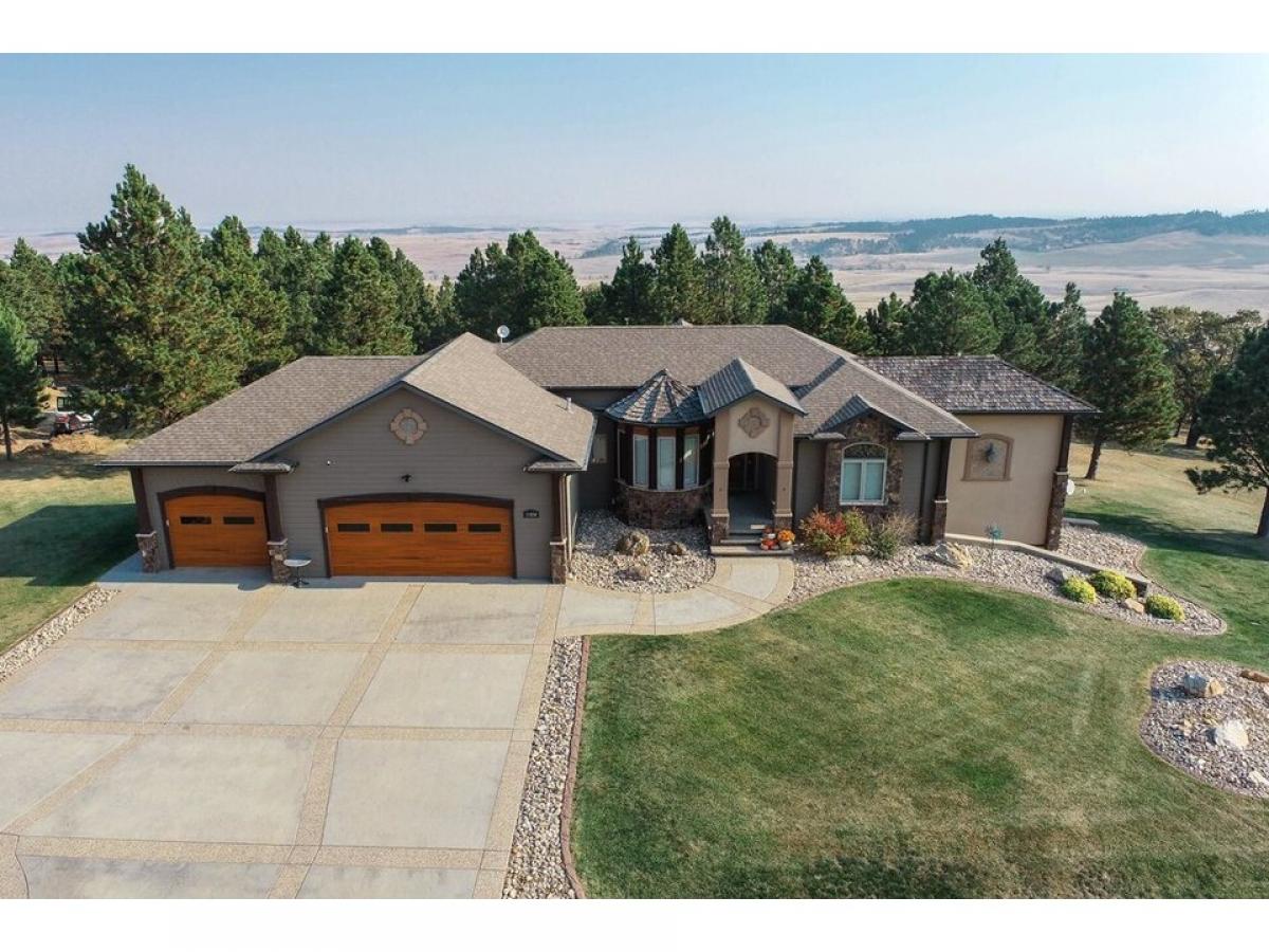 Picture of Home For Sale in Spearfish, South Dakota, United States