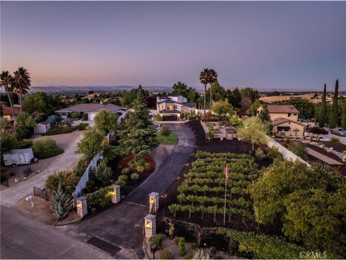 Picture of Home For Sale in Paso Robles, California, United States