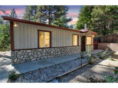 Home For Sale in Running Springs, California